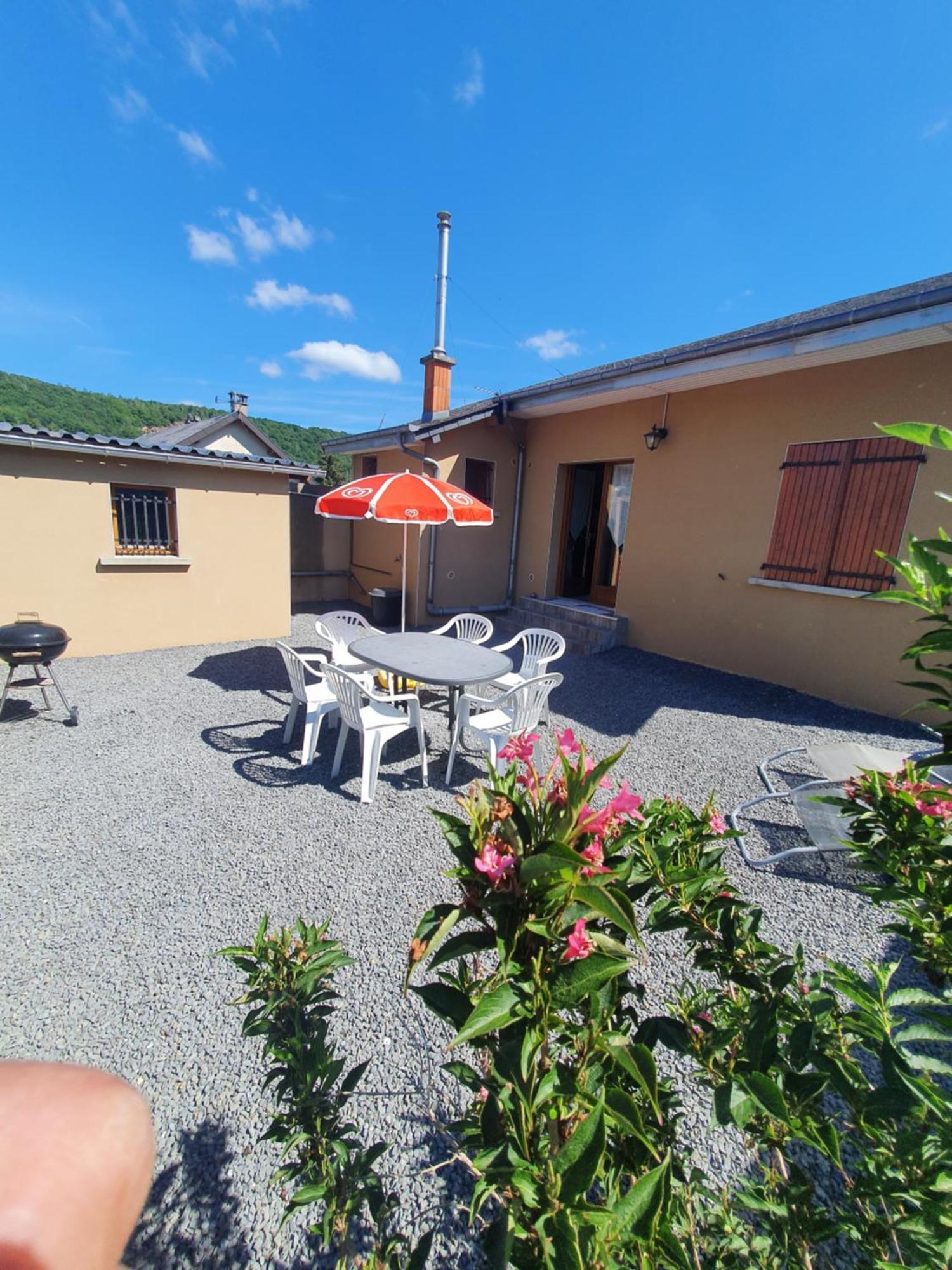 Gite Des Jardiniers Fumay Habitación foto
